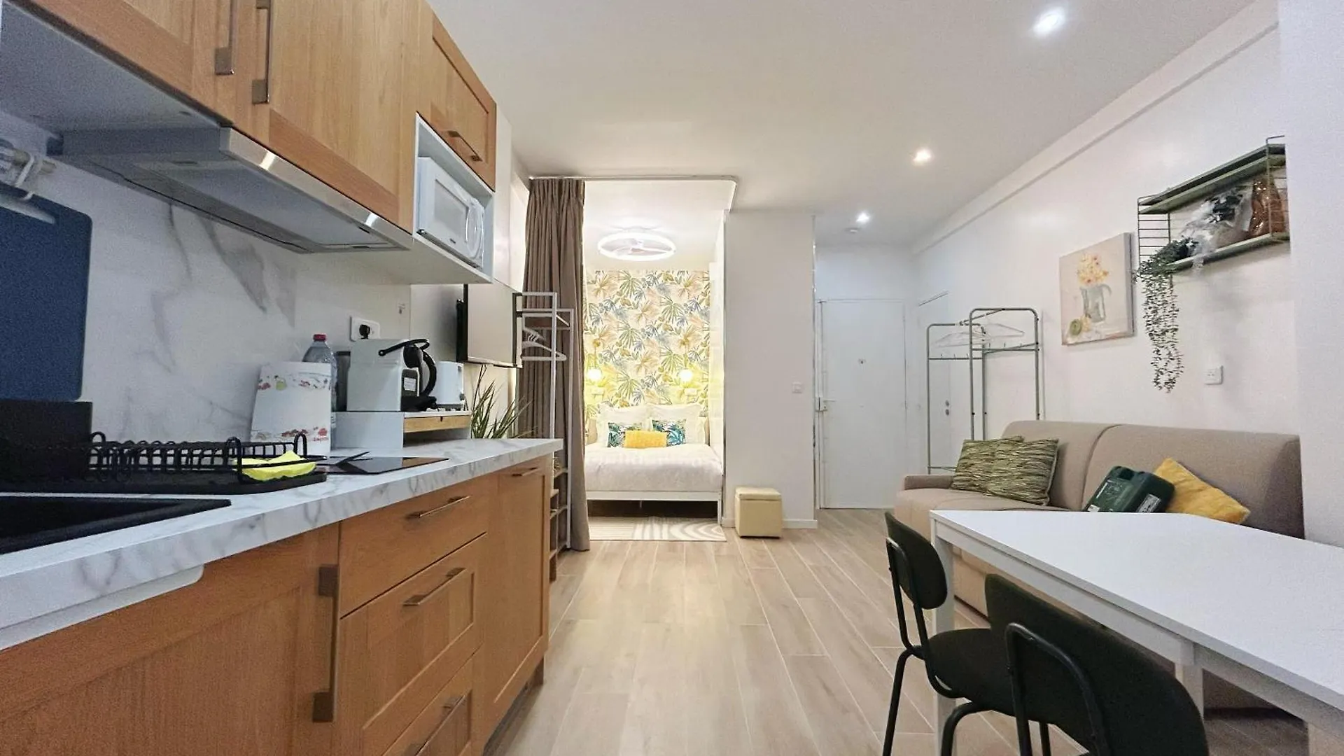 Cosy Louvre Homestay *